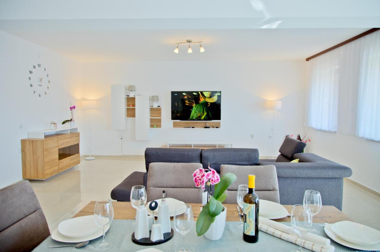Apartment Karolina - Green Oasis Pula Eksteriør billede
